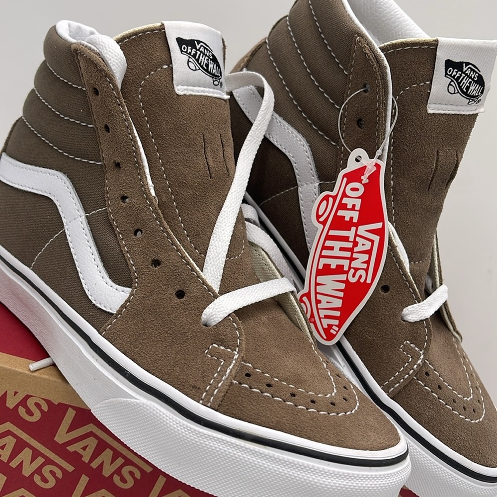 Vans Men’s Sk8-Hi Color Theory Walnut
VN0007NP1NU
Sneakers - Picture 8 of 16